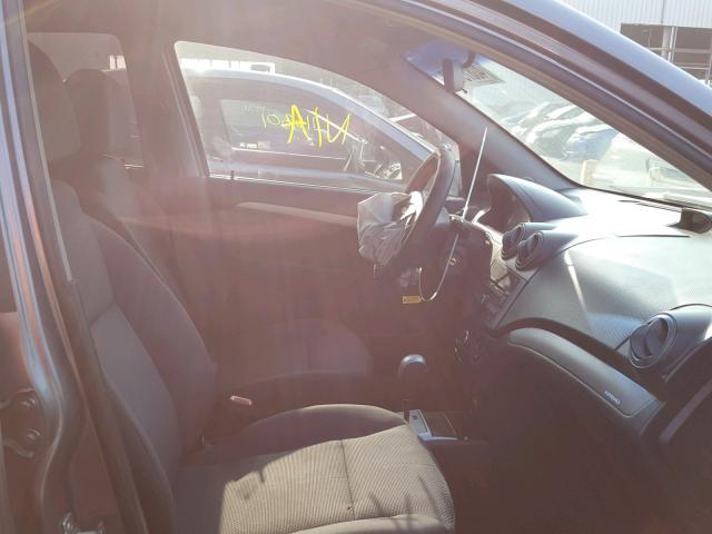 KL1TD56EX9B369359 - 2009 CHEVROLET AVEO LS GRAY photo 5