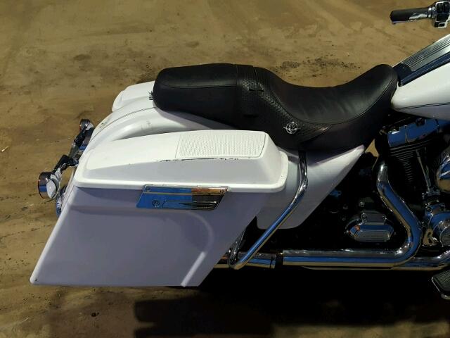 1HD1FRM17CB683316 - 2012 HARLEY-DAVIDSON FLHRC ROAD WHITE photo 6