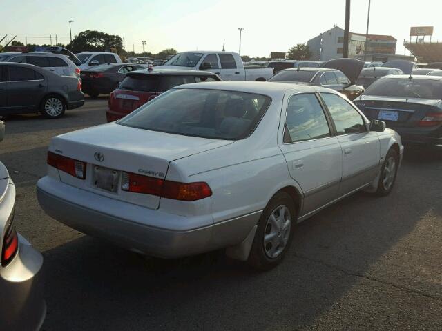 JT2BG22K110541163 - 2001 TOYOTA CAMRY CE WHITE photo 4