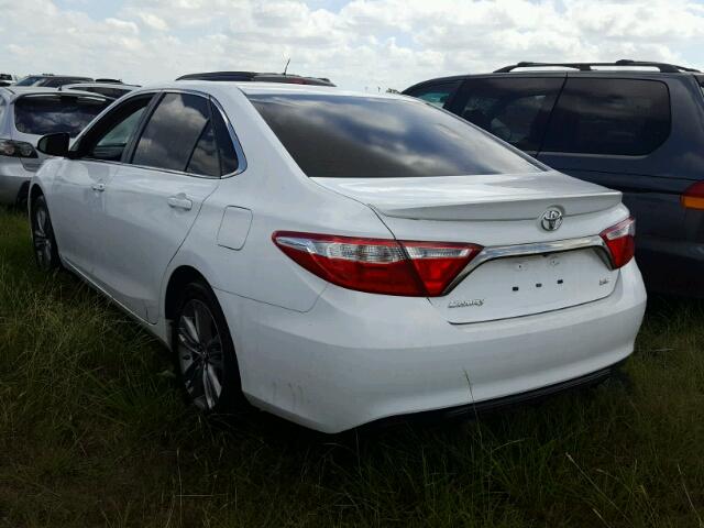 4T1BF1FKXHU395620 - 2017 TOYOTA CAMRY LE WHITE photo 3