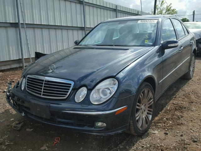 WDBUF83J56X199063 - 2006 MERCEDES-BENZ E 500 4MAT BLUE photo 2