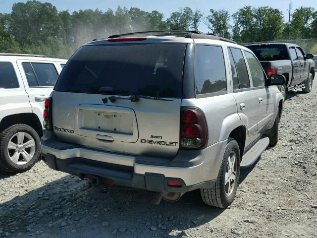 1GNDT13S942292857 - 2004 CHEVROLET TRAILBLAZE SILVER photo 4