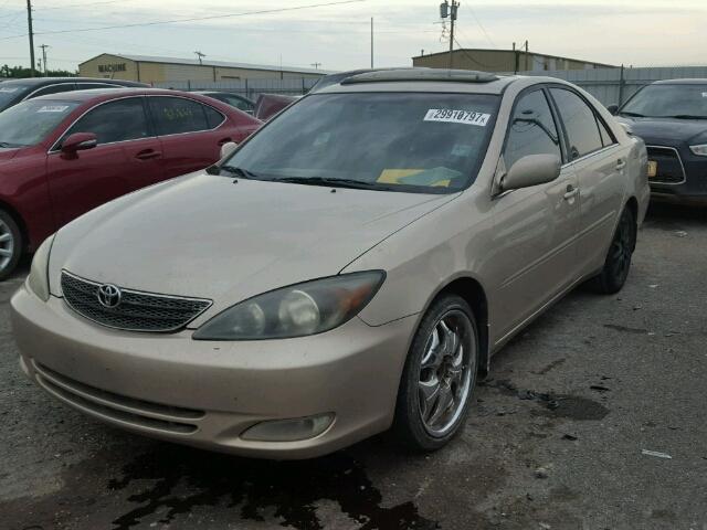 4T1BF30K22U515275 - 2002 TOYOTA CAMRY LE BEIGE photo 2