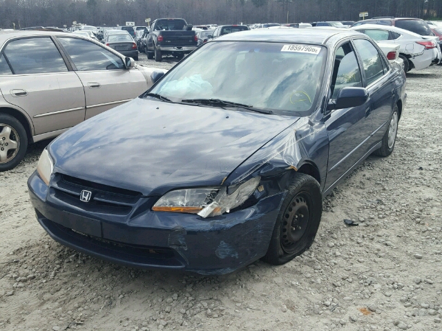 1HGCG5645YA025418 - 2000 HONDA ACCORD LX BLUE photo 2