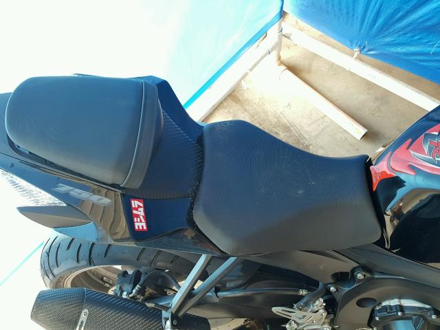 JS1GR7MA3B2104533 - 2011 SUZUKI GSX750 BLACK photo 6