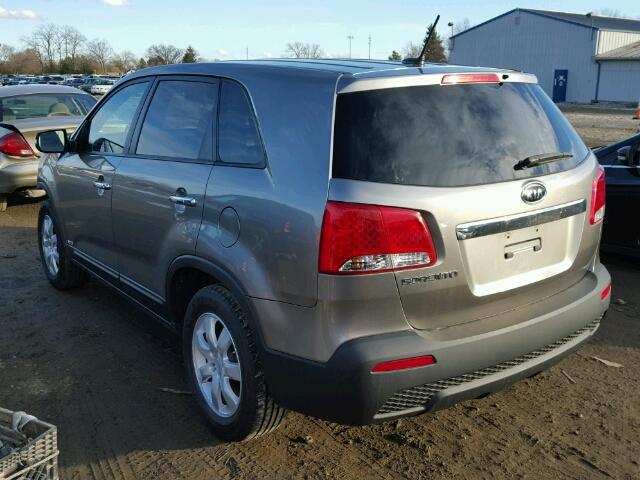 5XYKTCA19BG014730 - 2011 KIA SORENTO BA GRAY photo 3