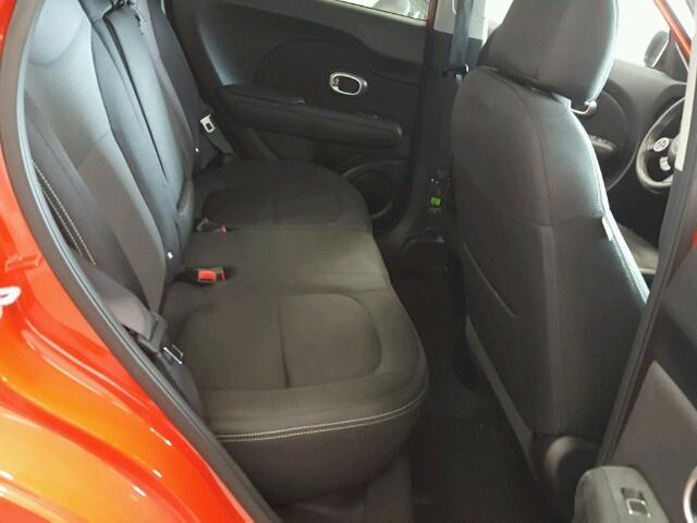 KNDJP3A58H7464118 - 2017 KIA SOUL + RED photo 6