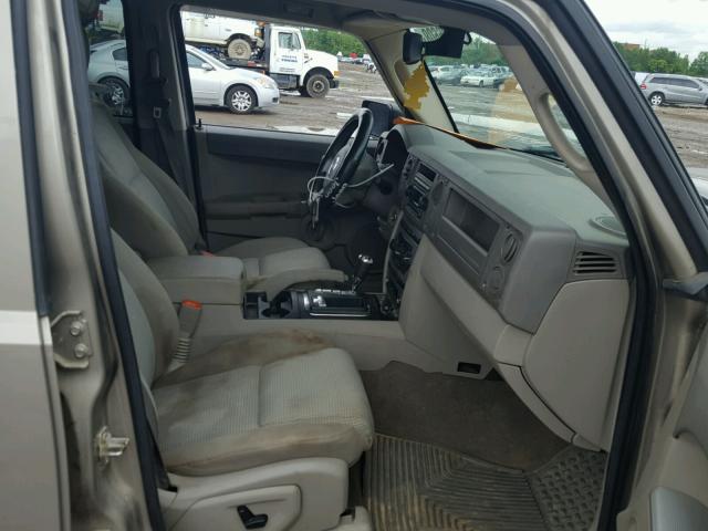 1J8HG48N66C104725 - 2006 JEEP COMMANDER TAN photo 5