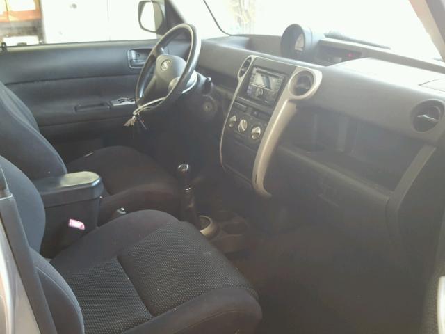 JTLKT334X54025668 - 2005 TOYOTA SCION XB Silber Foto 5