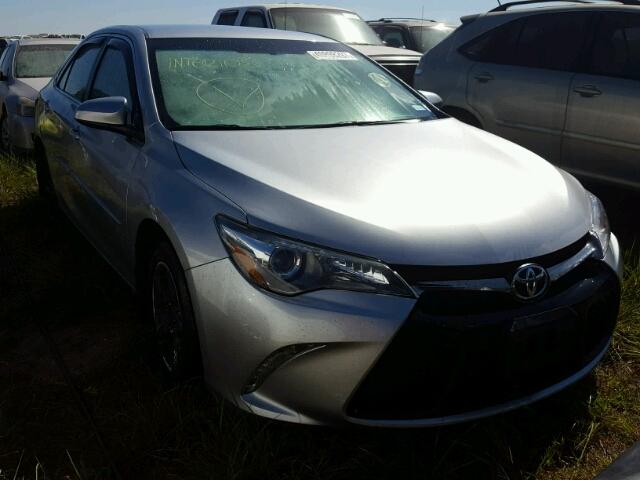 4T1BF1FK5FU478689 - 2015 TOYOTA CAMRY SILVER photo 1