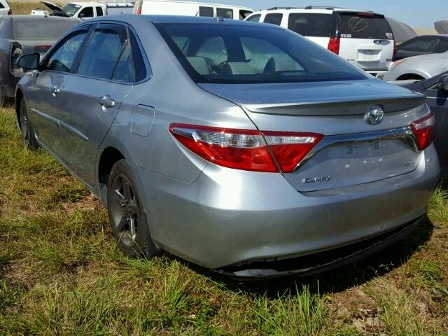 4T1BF1FK5FU478689 - 2015 TOYOTA CAMRY SILVER photo 3