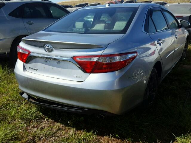 4T1BF1FK5FU478689 - 2015 TOYOTA CAMRY SILVER photo 4