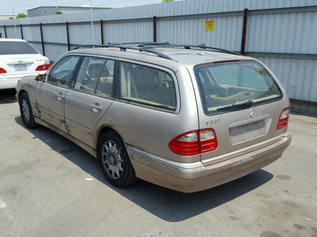 WDBJH65J0YB132675 - 2000 MERCEDES-BENZ E 320 GOLD photo 3