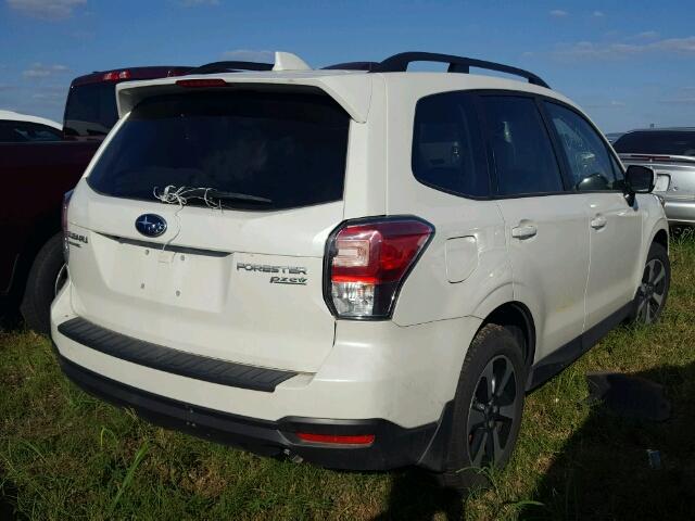 JF2SJADC6HH403527 - 2017 SUBARU FORESTER 2 WHITE photo 4