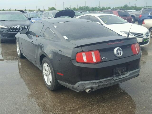 1ZVBP8AM8C5236713 - 2012 FORD MUSTANG BLACK photo 3