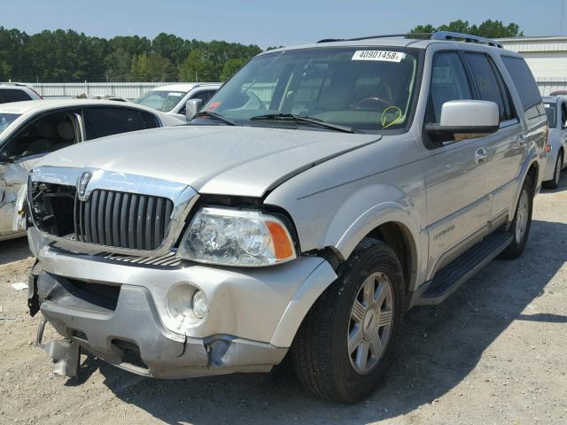 5LMFU28R54LJ23335 - 2004 LINCOLN NAVIGATOR 银色 照片 2