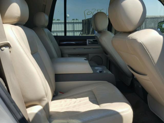 5LMFU28R54LJ23335 - 2004 LINCOLN NAVIGATOR 银色 照片 6