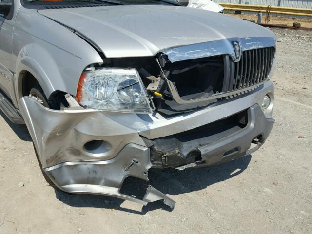 5LMFU28R54LJ23335 - 2004 LINCOLN NAVIGATOR 银色 照片 9