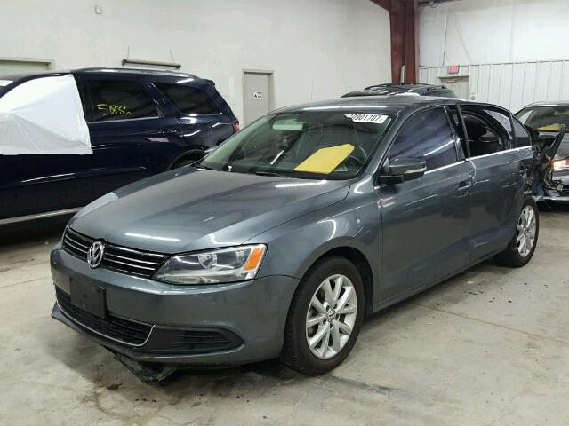 3VWD07AJ0EM370237 - 2014 VOLKSWAGEN JETTA SE CHARCOAL photo 2