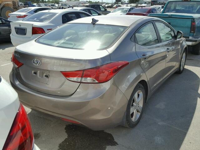 5NPDH4AE9DH258019 - 2013 HYUNDAI ELANTRA GRAY photo 4