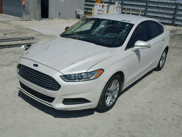 3FA6P0H75GR211251 - 2016 FORD FUSION SE WHITE photo 2