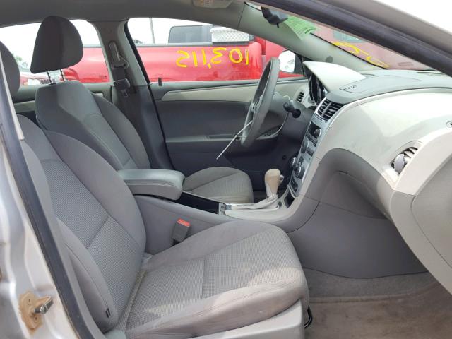 1G1ZB5E16BF275624 - 2011 CHEVROLET MALIBU LS ვერცხლისფერი ფოტო 5