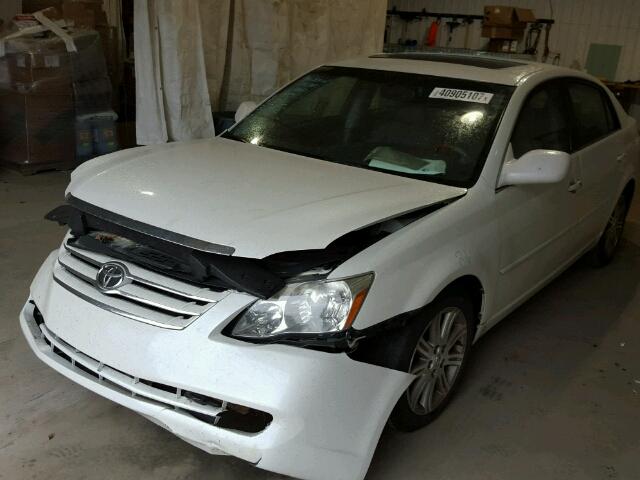 4T1BK36B17U251816 - 2007 TOYOTA AVALON XL WHITE photo 2