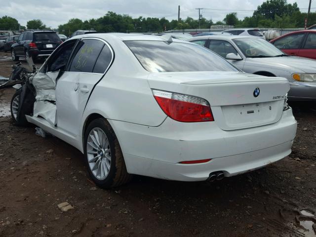 WBANV135X8C150354 - 2008 BMW 528 XI WHITE photo 3