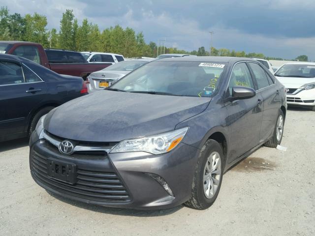 4T1BF1FK8GU999150 - 2016 TOYOTA CAMRY LE 银色 照片 2