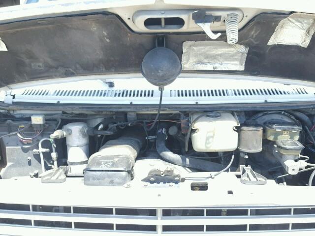 1GCGG35K1J7166283 - 1988 CHEVROLET G30 WHITE photo 7