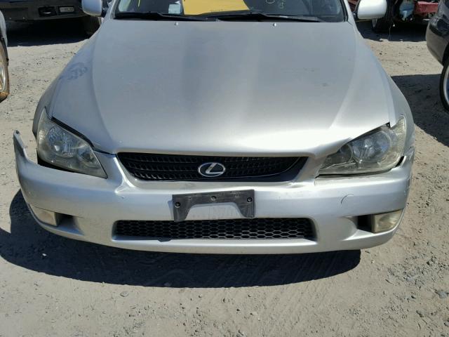 JTHBD192320043319 - 2002 LEXUS IS 300 SILVER photo 7