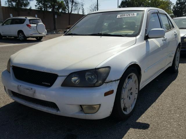 JTHBD192020063527 - 2002 LEXUS IS 300 WHITE photo 2