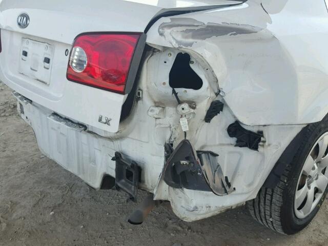 KNAGE123865073090 - 2006 KIA OPTIMA WHITE photo 9