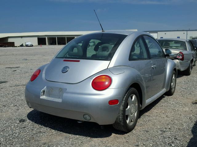 3VWCA21C7YM439197 - 2000 VOLKSWAGEN NEW BEETLE ვერცხლისფერი ფოტო 4