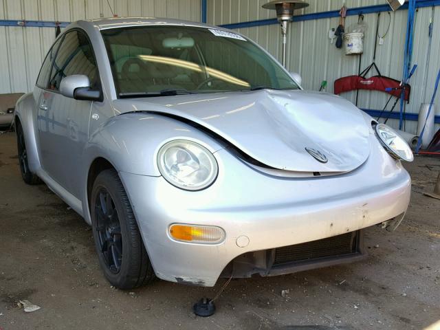 3VWCP21C12M411689 - 2002 VOLKSWAGEN NEW BEETLE 银色 照片 1