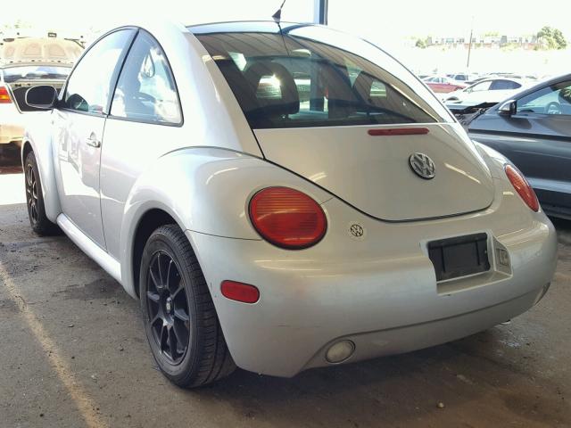 3VWCP21C12M411689 - 2002 VOLKSWAGEN NEW BEETLE 银色 照片 3