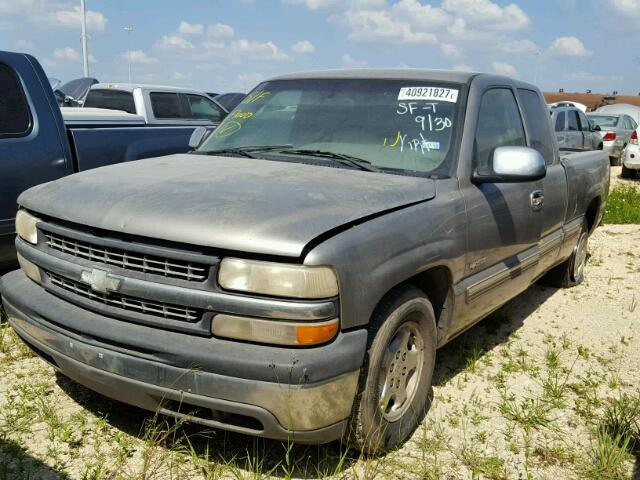 2GCEC19T211238213 - 2001 CHEVROLET SILVERADO SILVER photo 2