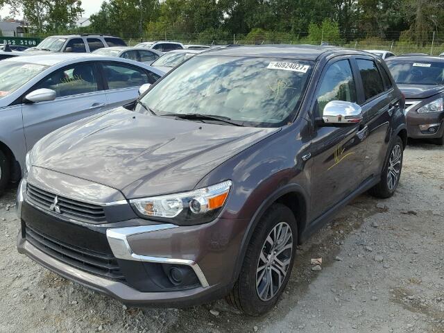 JA4AP3AU6HZ021617 - 2017 MITSUBISHI OUTLANDER GRAY photo 2