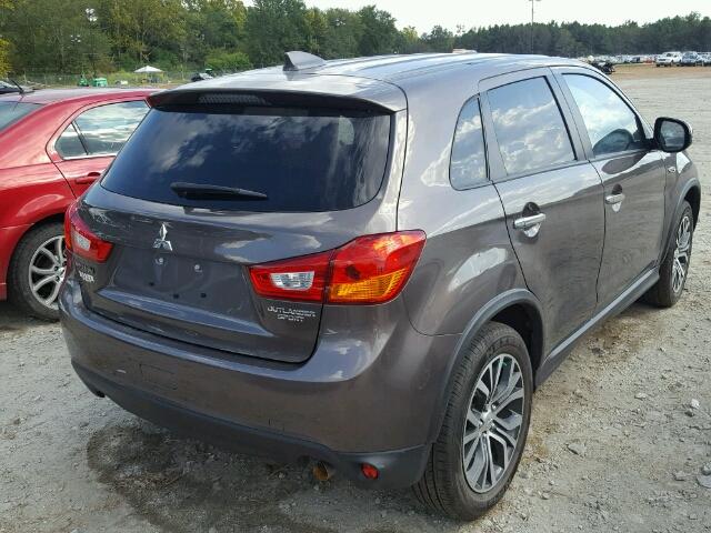 JA4AP3AU6HZ021617 - 2017 MITSUBISHI OUTLANDER GRAY photo 4