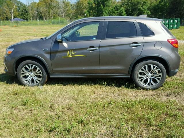 JA4AP3AU6HZ021617 - 2017 MITSUBISHI OUTLANDER GRAY photo 9