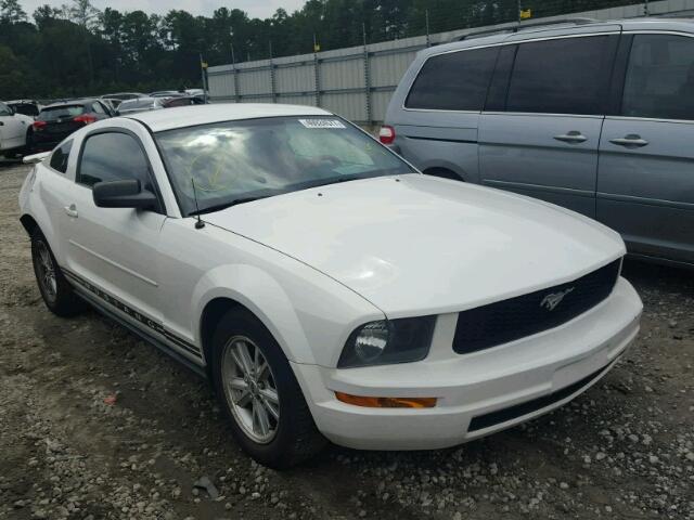 1ZVFT80N775211766 - 2007 FORD MUSTANG WHITE photo 1