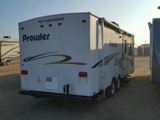 1EC1R222554009016 - 2005 FLET PROWLER WHITE photo 4