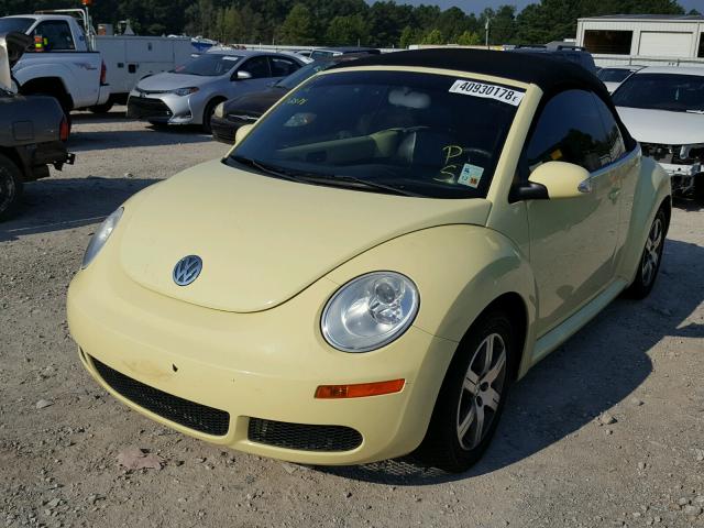 3VWRF31YX6M315628 - 2006 VOLKSWAGEN NEW BEETLE 黄色 照片 2