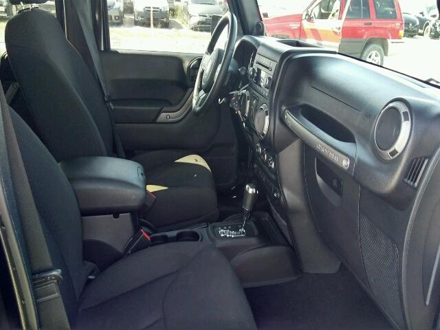 1C4BJWDG8EL211923 - 2014 JEEP WRANGLER U BLACK photo 5