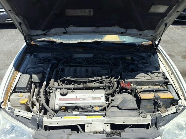 JN1CA31D41T811171 - 2001 NISSAN MAXIMA GXE WHITE photo 7