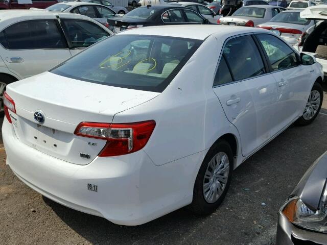 4T1BD1FK1EU138251 - 2014 TOYOTA CAMRY HYBR WHITE photo 4