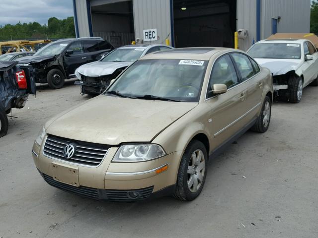 WVWTH63B12P017714 - 2002 VOLKSWAGEN PASSAT GLX GOLD photo 2
