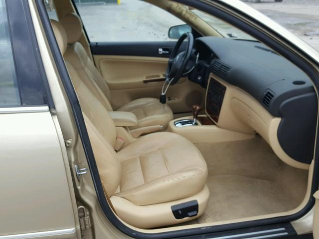 WVWTH63B12P017714 - 2002 VOLKSWAGEN PASSAT GLX GOLD photo 5