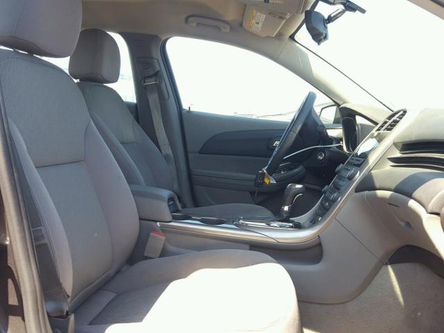 1G11B5SA7DF250056 - 2013 CHEVROLET MALIBU LS ნაცრისფერი ფოტო 5