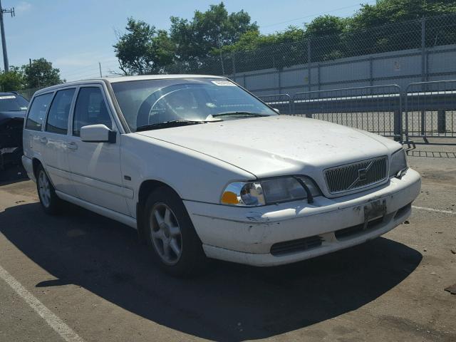 YV1LW5541W2359210 - 1998 VOLVO V70 WHITE photo 1